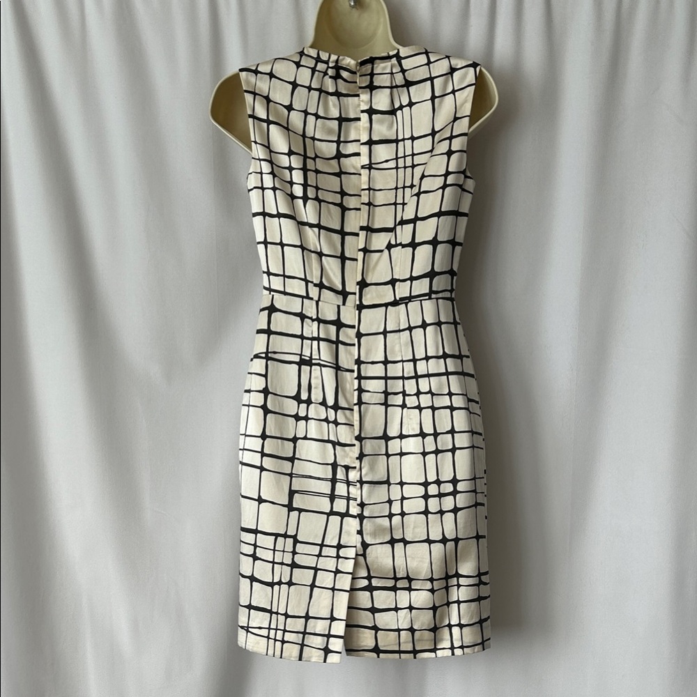 Banana Republic NWT Black/Cream Abstract Pattern Sleeveless Sheath Dress *Sz 0P* - Picture 2 of 5